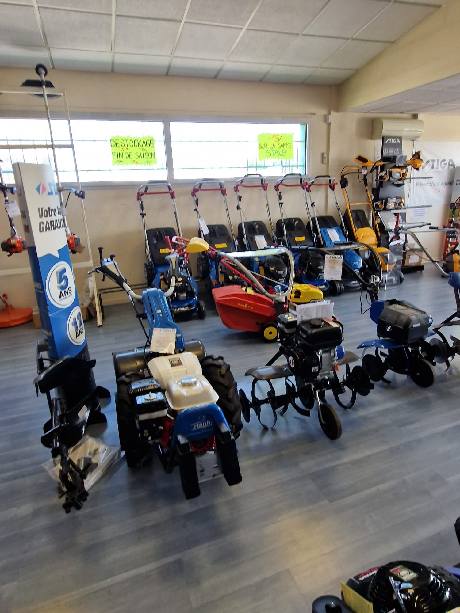 Déstockage motoculture à Péronnas avec promotion de 15 pour cent sur la gamme Staub